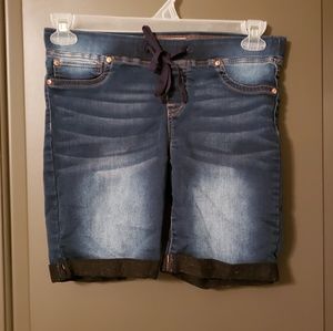 L.E.I. stretch denim shorts